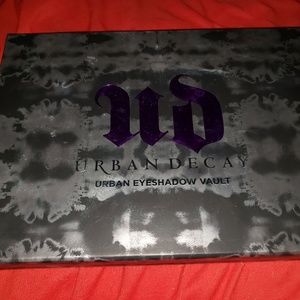 💸💸SOLD💸💸Urban Decay Urban Eyeshadow Vault